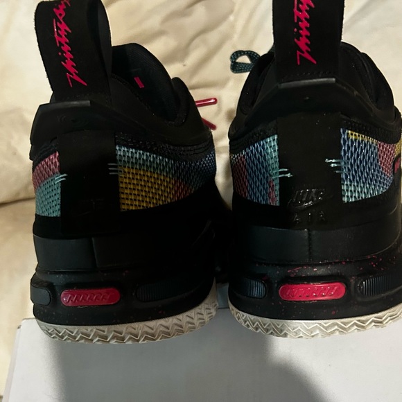 Jordan #36 size 11 1/2 in excellent condition - Picture 10 of 11